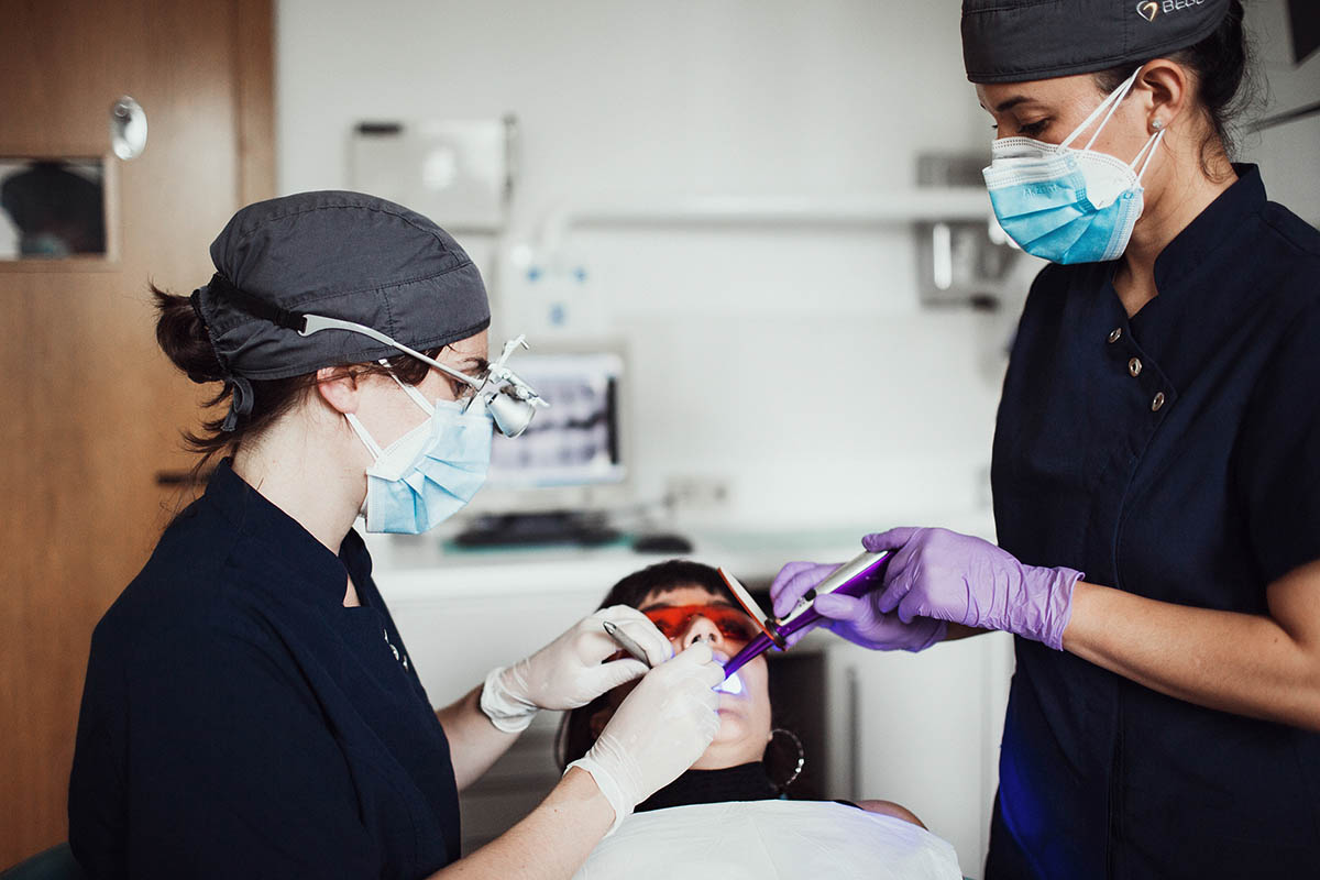 Clínica dental Pamplona - Clínica Bayona trabajo en equipo
