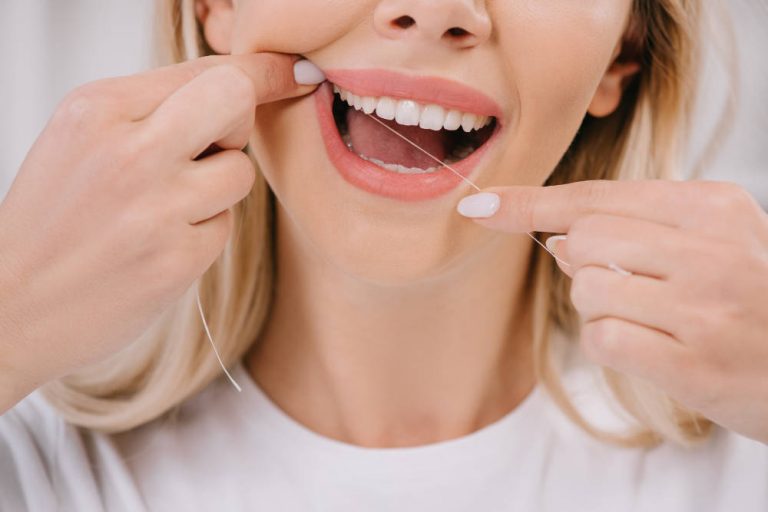 5 consejos para utilizar correctamente la seda dental Clinica dental Bayona 5 consejos para utilizar correctamente la seda dental Clinica dental Bayona